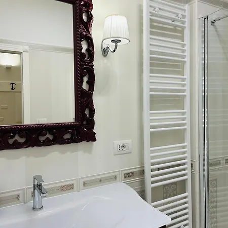 Suite Corsano アパート